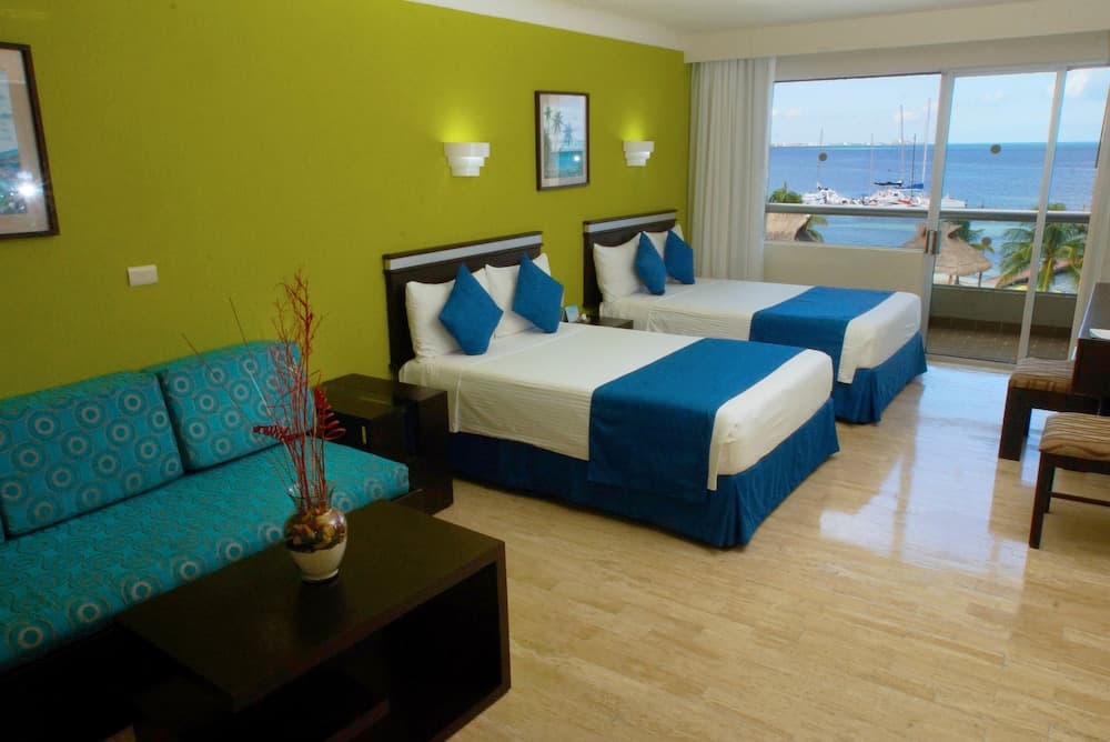 Hotel Aquamarina Beach Resort