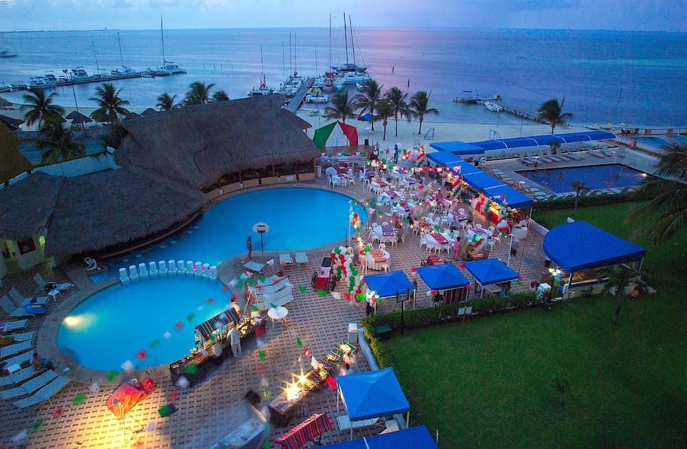 Hotel Aquamarina Beach Resort