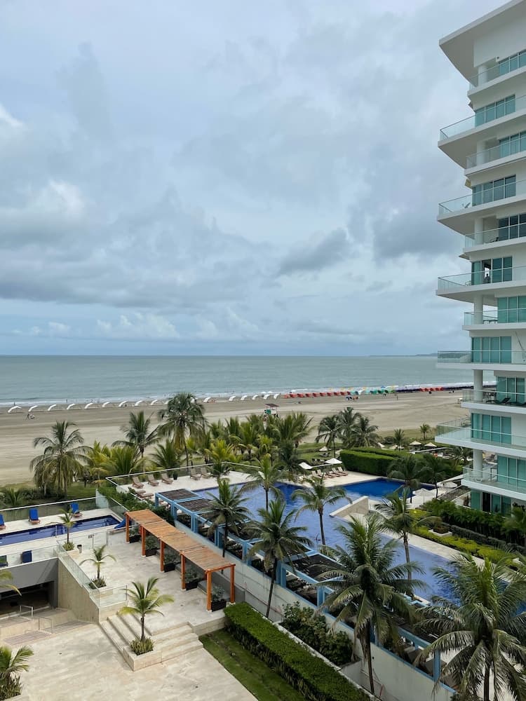 Hotel Epic Cartagena Luxury Beachfront Condos