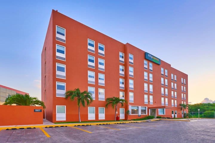 Hotel City Express Junior by Marriott Cancun