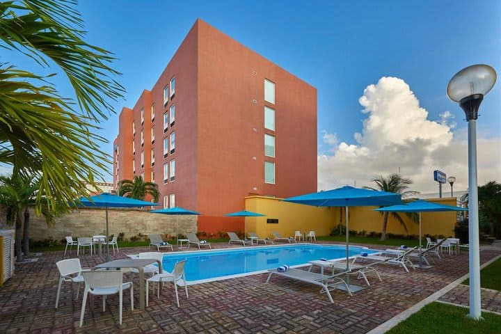 sobre el hotel City Express Junior by Marriott Cancun