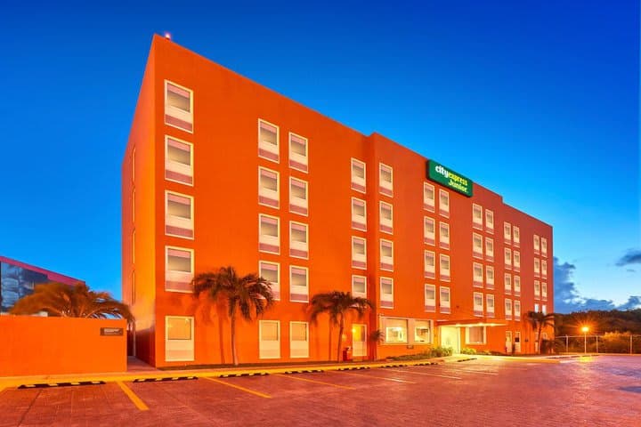 Hotel City Express Junior by Marriott Cancun