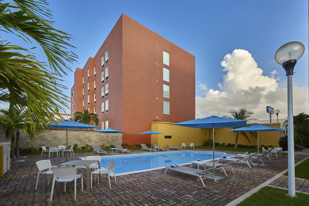 Hotel City Express Junior Cancún